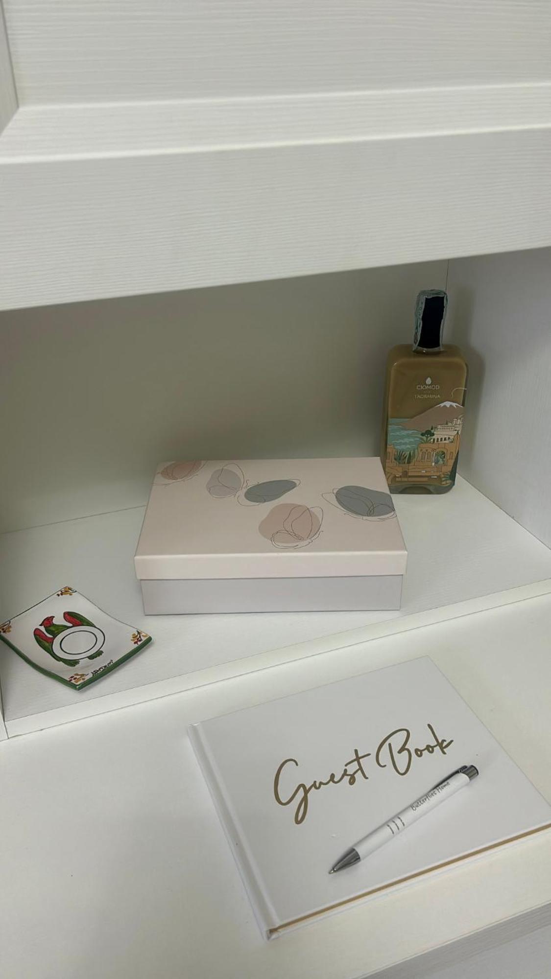 Appartamento Giardini Naxos Butterflies Home 스키조 외부 사진